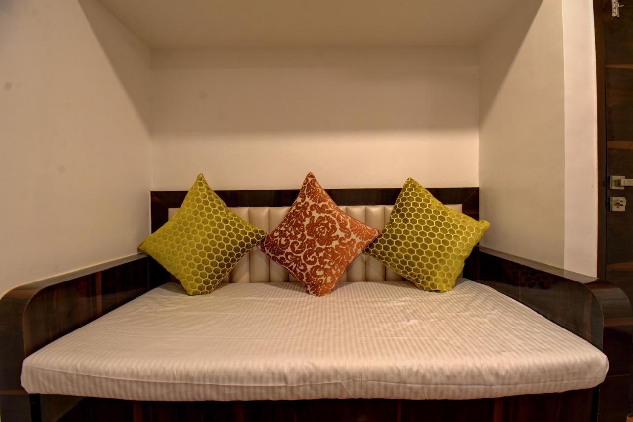 Elite Hotel Lonavala Eksteriør bilde